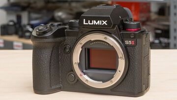 Panasonic Lumix S5 II reviewed by RTings