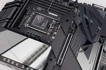 Asus  ROG MAXIMUS Z790 DARK HERO reviewed by Geeknetic