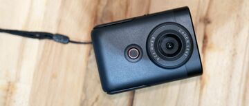 Canon PowerShot V10 testé par Creative Bloq Canon PowerShot V10 testé par Creative Bloq