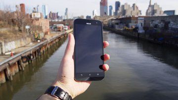Asus ZenFone Zoom test par TechRadar