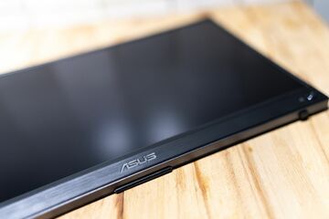 Asus ZenScreen Go MB16AWP testé par Creative Bloq Asus ZenScreen Go MB16AWP testé par Creative Bloq