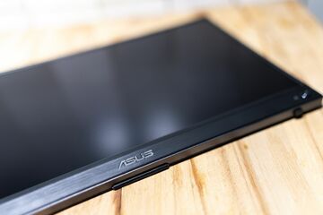 Asus ZenScreen Go MB16AWP test par Creative Bloq