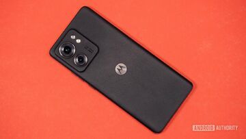 Motorola Edge reviewed by Android Authority