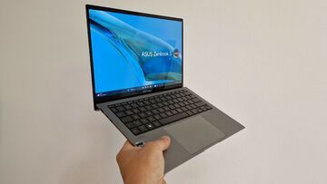 Asus Zenbook S 13 OLED reviewed by Chip.de
