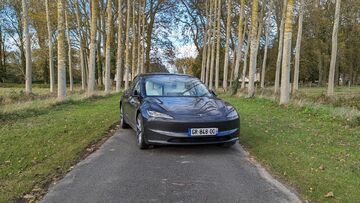 Tesla Model 3 reviewed by Numerama