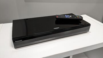 Panasonic DP-UB820 test par TechRadar Panasonic DP-UB820 test par TechRadar