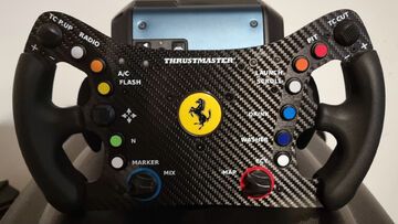 Thrustmaster test par TechRadar Thrustmaster test par TechRadar