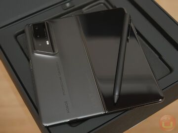 Honor Magic V2 reviewed by Ubergizmo