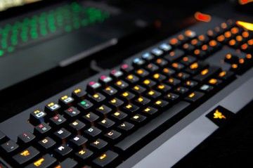 Razer BlackWidow X Chroma Review: 8 Ratings, Pros and Cons