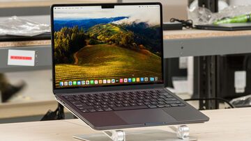 Apple MacBook Air reviewed by RTings