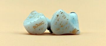 Blanc testé par Headfonics Blanc testé par Headfonics
