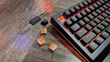 Razer BlackWidow V4 Pro test par Windows Central