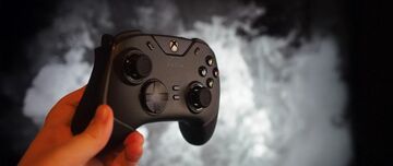 Razer Wolverine V2 Chroma testé par Windows Central Razer Wolverine V2 Chroma testé par Windows Central