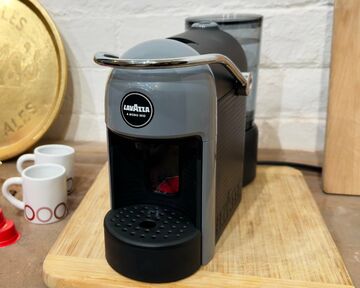 Lavazza Jolie testé par ExpertReviews Lavazza Jolie testé par ExpertReviews