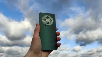Oppo Reno 12 FS testé par TechRadar Oppo Reno 12 FS testé par TechRadar