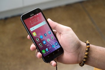 Asus ZenFone Zoom test par DigitalTrends Asus ZenFone Zoom test par DigitalTrends