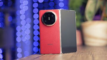 Huawei Mate X reviewed by Tech Advisor