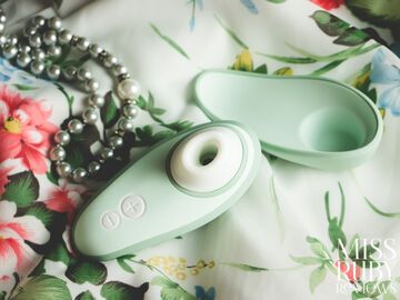 Womanizer Liberty testé par Miss Ruby Reviews Womanizer Liberty testé par Miss Ruby Reviews