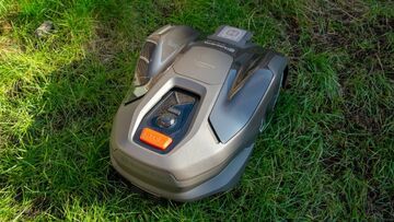Husqvarna Automower 305 testé par Trusted Reviews Husqvarna Automower 305 testé par Trusted Reviews