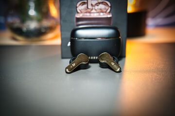 Creative Aurvana review by Basic Tutorials Creative Aurvana reviewed by Basic Tutorials