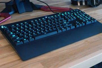 Test Logitech G213