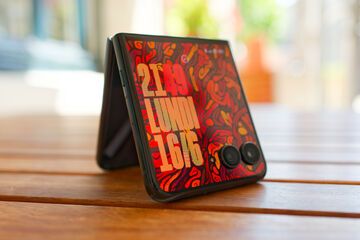 Motorola Razr 60 Ultra testé par Clubic.com Motorola Razr 60 Ultra testé par Clubic.com