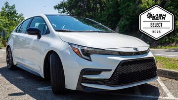 Toyota Corolla testé par SlashGear Toyota Corolla testé par SlashGear