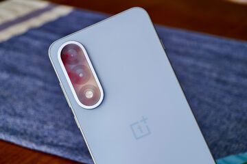 OnePlus Nord 5 testé par The Verge OnePlus Nord 5 testé par The Verge