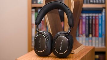 Bowers & Wilkins PX8 test par ExpertReviews