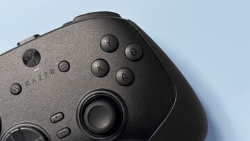 Razer Wolverine V3 Pro test par PCGamer