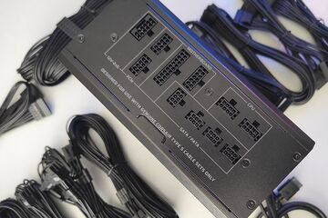 Corsair HX1000i testé par Geeknetic Corsair HX1000i testé par Geeknetic