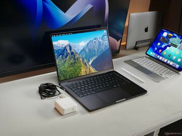 Apple MacBook Pro 14 M5 reviewed by NotebookCheck Apple MacBook Pro 14 M5 reviewed by NotebookCheck