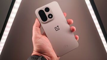 OnePlus 15 reviewed by Tech Advisor OnePlus 15 reviewed by Tech Advisor