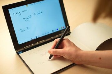 Lenovo Yoga Book test par DigitalTrends