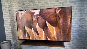 Samsung U8000F test� par What Hi-Fi?