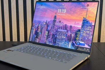 Asus  Zenbook A16 test� par Geeknetic