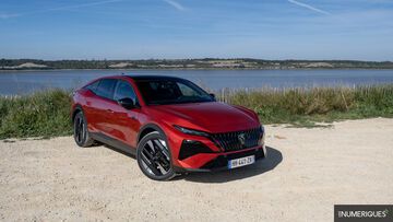 Peugeot 408 testé par Les Numériques Peugeot 408 testé par Les Numériques