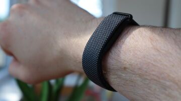 Fitbit Air reviewed by Tech Advisor Fitbit Air reviewed by Tech Advisor