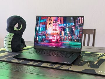 Razer Blade 16 test� par NotebookCheck