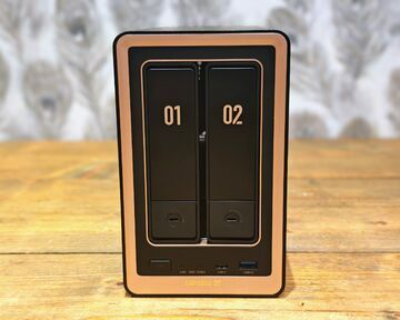 Ugreen DXP2800 testé par Mighty Gadget Ugreen DXP2800 testé par Mighty Gadget
