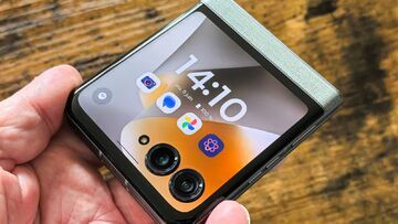 Motorola Razr 70 reviewed by FrAndroid Motorola Razr 70 reviewed by FrAndroid
