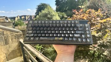 Asus ROG Azoth testé par PCGamer Asus ROG Azoth testé par PCGamer