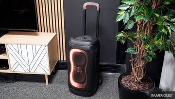 JBL PartyBox 330 testé par Les Numériques JBL PartyBox 330 testé par Les Numériques