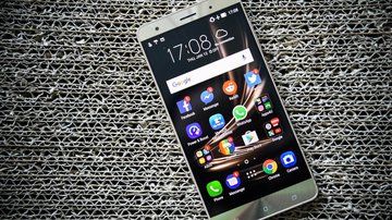 Asus ZenFone 3 Deluxe test par CNET USA Asus ZenFone 3 Deluxe test par CNET USA