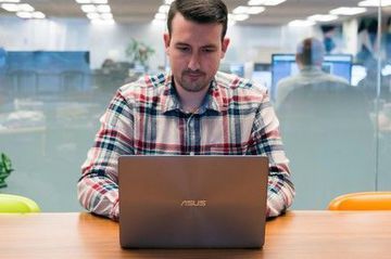 Asus ZenBook UX330UA test par DigitalTrends