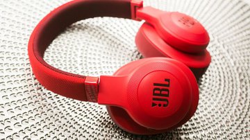 JBL E55BT test par CNET USA