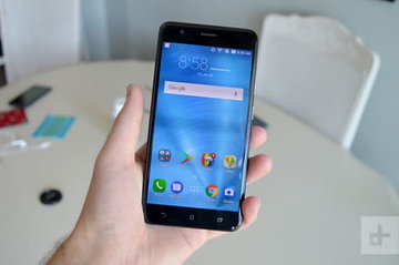 Asus ZenFone 3 Zoom test par DigitalTrends Asus ZenFone 3 Zoom test par DigitalTrends