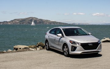 Hyundai Ioniq Electric Review: 2 Ratings, Pros and Cons