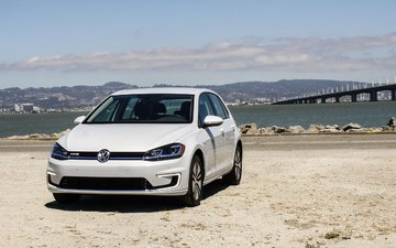 Volkswagen e-Golf test par CNET USA