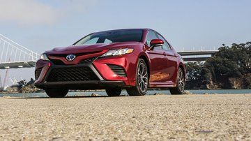 Test Toyota Camry Hybrid